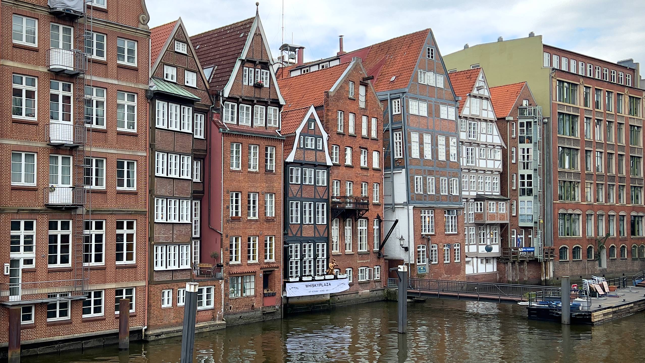 Fotka z hamburského Hohe Brücke.